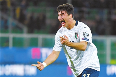 再度展现出 再度展现出