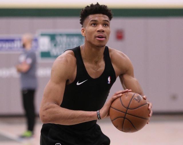 果的表演更 果的表演更